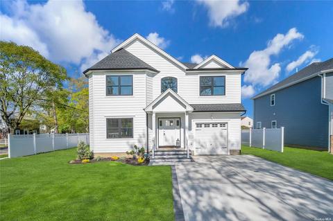 134 N Bergen Pl, Freeport, NY 11520