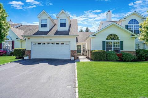 12 Tina Ln #12, Mount Sinai, NY 11766