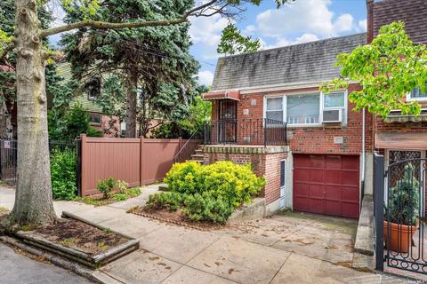 60-14 60th Rd, Maspeth, NY 11378