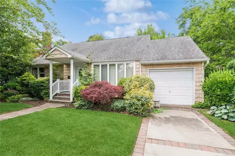 637 Knollwood Dr, West Hempstead, NY 11552
