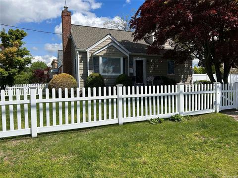 604 Clinton St, Bellmore, NY 11710