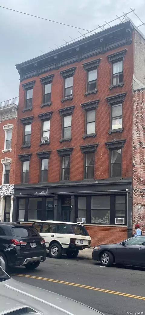 149-151 Grand #5, Brooklyn, NY 11249