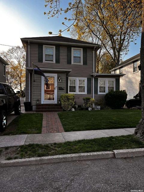138 Geranium Ave, Floral Park, NY 11001