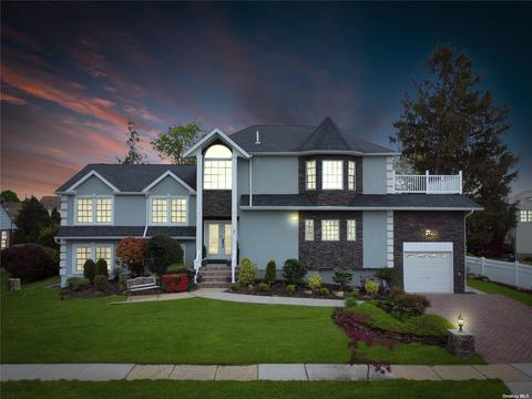 5 Gardenia Ln, Hicksville, NY 11801