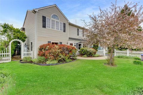 30 Libby Ave, Hicksville, NY 11801