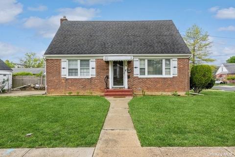 79 Sobro Ave, Valley Stream, NY 11580
