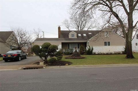 168 Lakeside S Dr, Lawrence, NY 11559