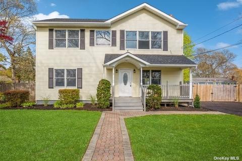 151 Daisy Dr, Mastic Beach, NY 11951