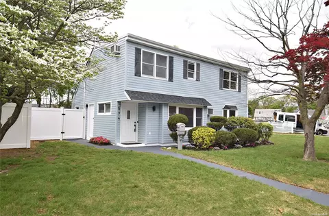 574 Rye Ct, Valley Stream, NY 11580
