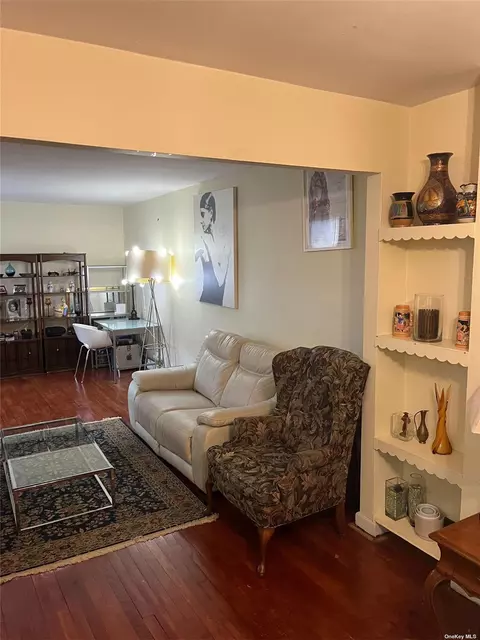 33-05 90th St #3G, Jackson Heights, NY 11372