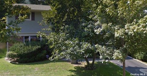 84 Beaumont Dr, Plainview, NY 11803