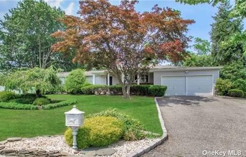 3 Freshman Ln, Stony Brook, NY 11790