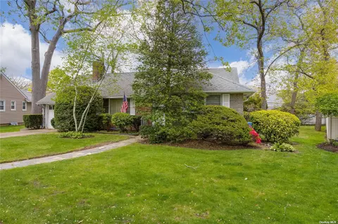 467 N Wood Rd, Rockville Centre, NY 11570