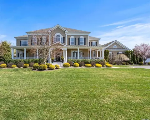 77 Canterbury Dr, Wading River, NY 11792