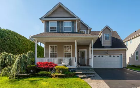 216 Pleasant Dr, Bay Shore, NY 11706