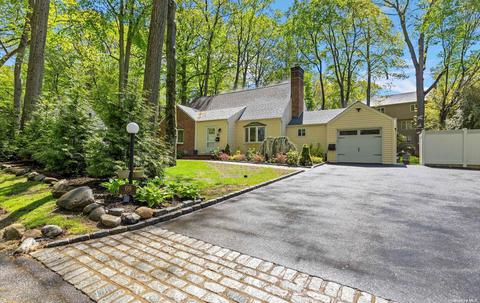 69 Scudders Ln, Glen Head, NY 11545