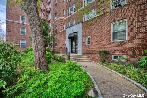 69-09 108th St #310, Forest Hills, NY 11375