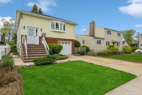 574 Hull St, East Meadow, NY 11554
