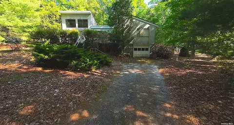 5 Cattalo Cir, East Hampton, NY 11937