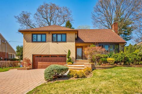819 Pepperidge Rd, Westbury, NY 11590