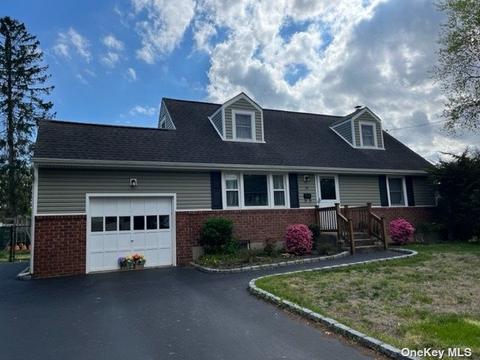 11 Dogwood St, Farmingdale, NY 11735