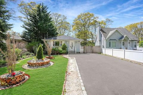471 Auborn Ave, Shirley, NY 11967
