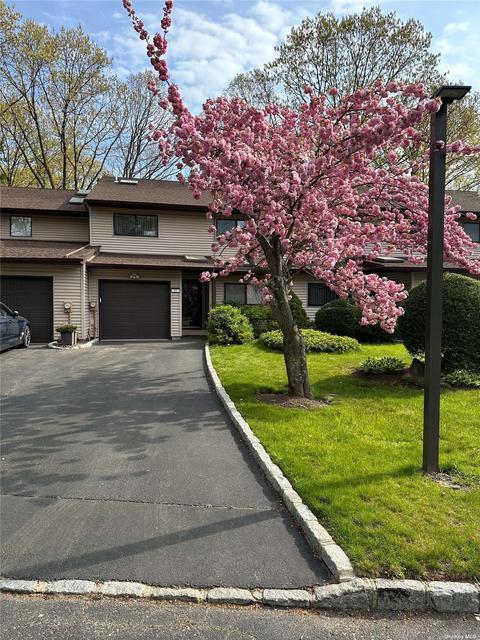93 Northgate Cir #93, Melville, NY 11747