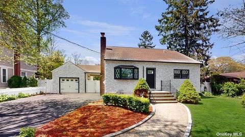 40 Champlin Ave, East Islip, NY 11730