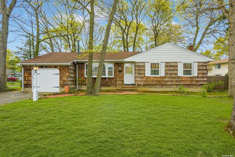 47 Hancock Rd, West Islip, NY 11795