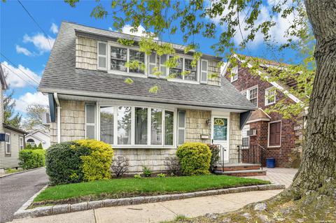 85 Park Ave, Williston Park, NY 11596