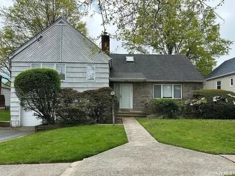 941 Carol Ave, Woodmere, NY 11598
