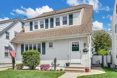 91 Broad St, Williston Park, NY 11596