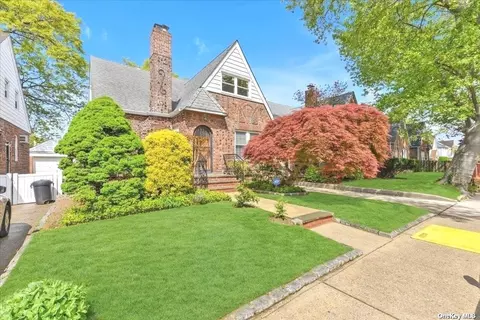 25-12 169 St, Flushing, NY 11358