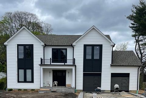 861 W Smithtown Ave W, Bohemia, NY 11716