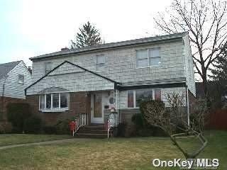 60 Margaret Dr, Valley Stream, NY 11580