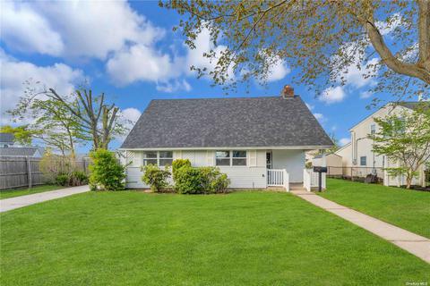 2445 Putnam Dr, East Meadow, NY 11554