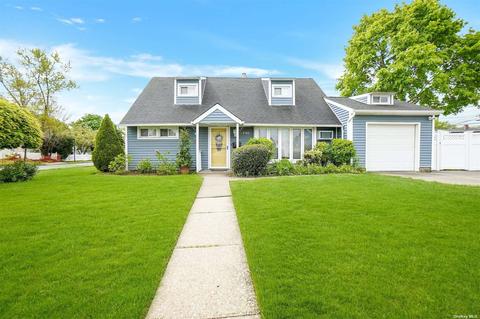 3166 Kenwood Ln, Levittown, NY 11756