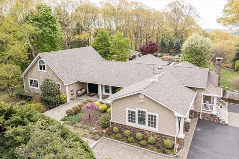 26 Treeview Dr, Melville, NY 11747