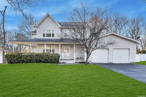 32 Gaetano Ln, Coram, NY 11727 photo 1