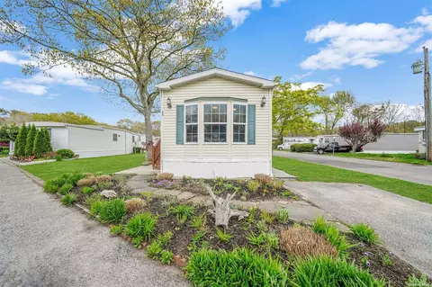 50 Birch St, East Quogue, NY 11942