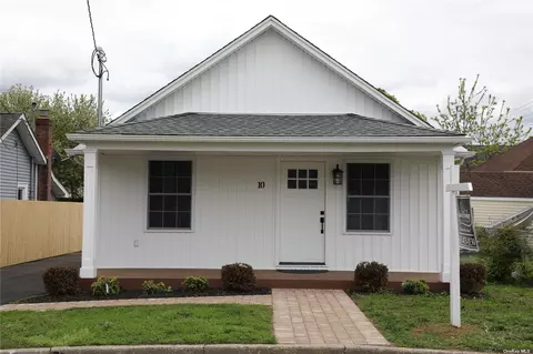 10 Doris Ave, Port Jefferson Station, NY 11776