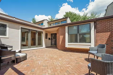 268 Sparrow Dr #268, Manhasset, NY 11030