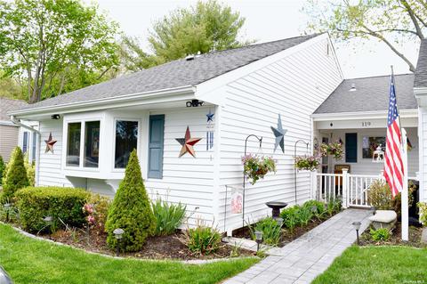 119 Forge Ln #119, Coram, NY 11727