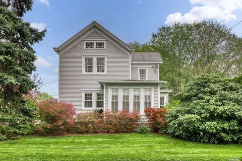 355 9th St, Greenport, NY 11944
