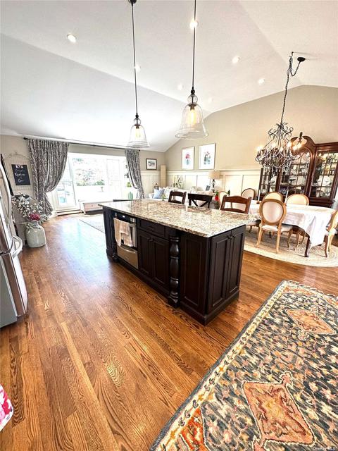 8 Treetop Ln, East Northport, NY 11731