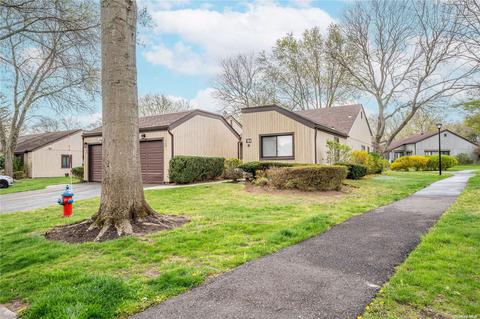 164 Strathmore Gate Dr #164, Stony Brook, NY 11790