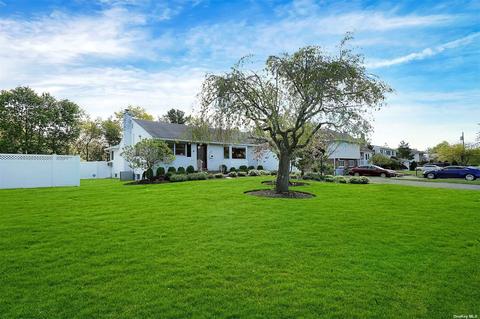 15 Cottonwood Dr, Commack, NY 11725