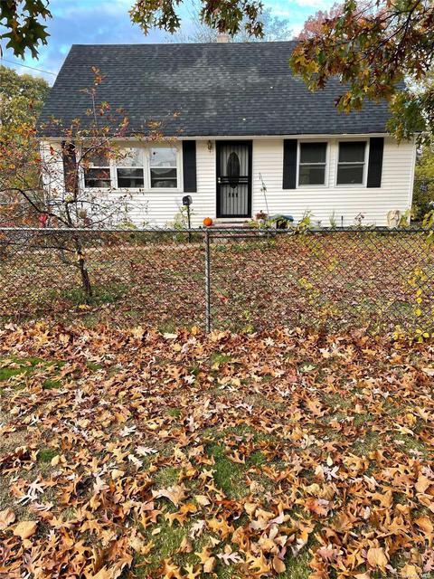 181 Mark Tree Rd, Centereach, NY 11720