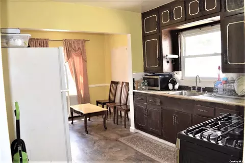 135-11 62nd Rd, Flushing, NY 11367