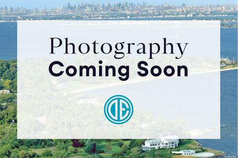 7 Martin Pl, Syosset, NY 11791